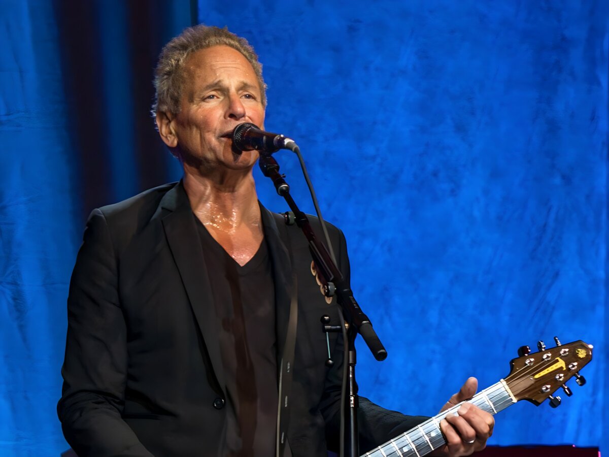 Lindsey Buckingham’s Struggle: The Untold Story Behind A Memorable Fleetwood Mac Song