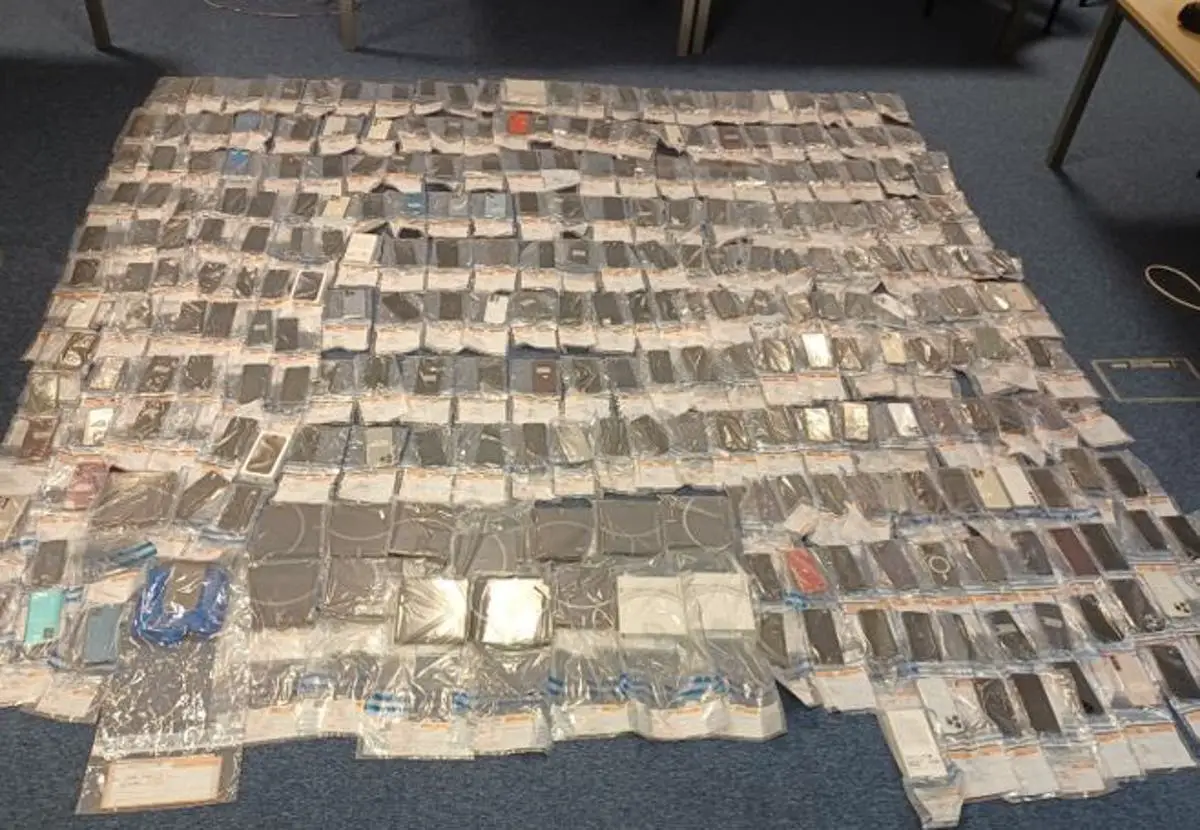 Shocking Discovery: Five Arrested in South London as Police Unveil Hundreds of Stolen Phones