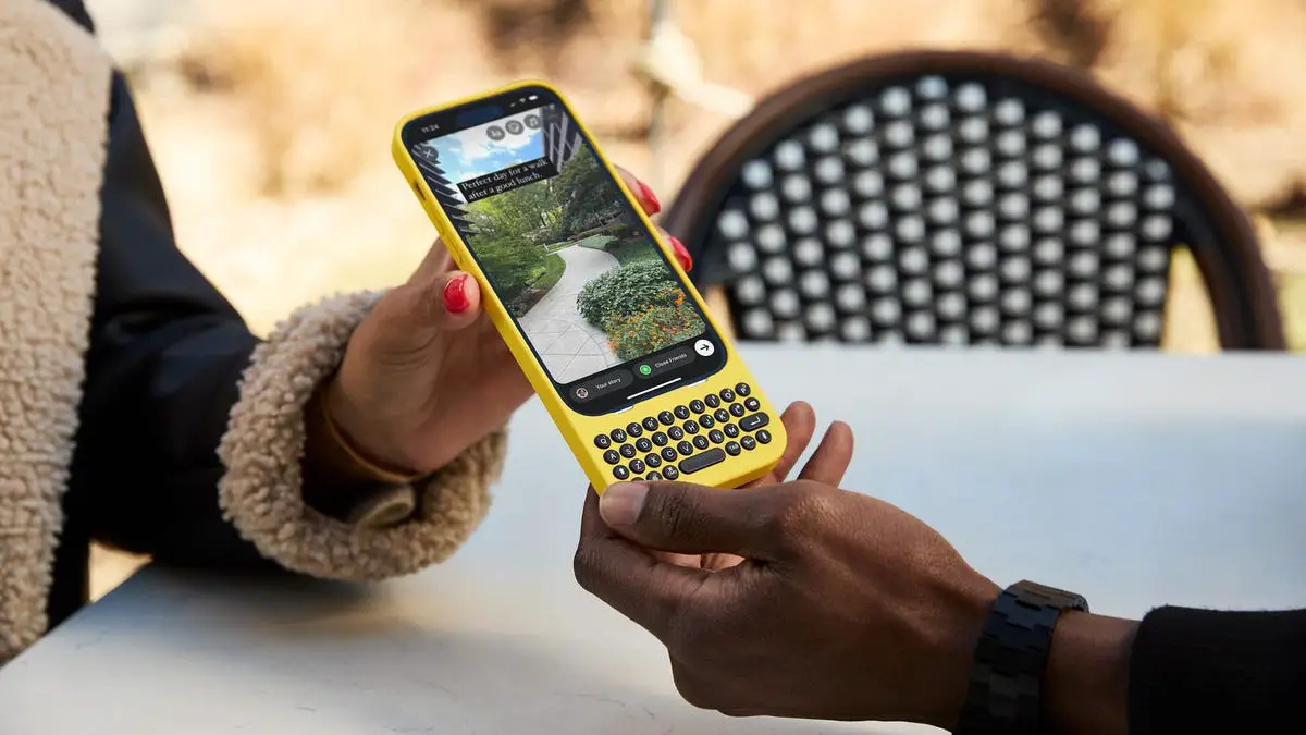 Unleashing the Retro Charm: Rediscovering BlackBerry’s Glory Days on iPhone with the Ultimate Keyboard Case