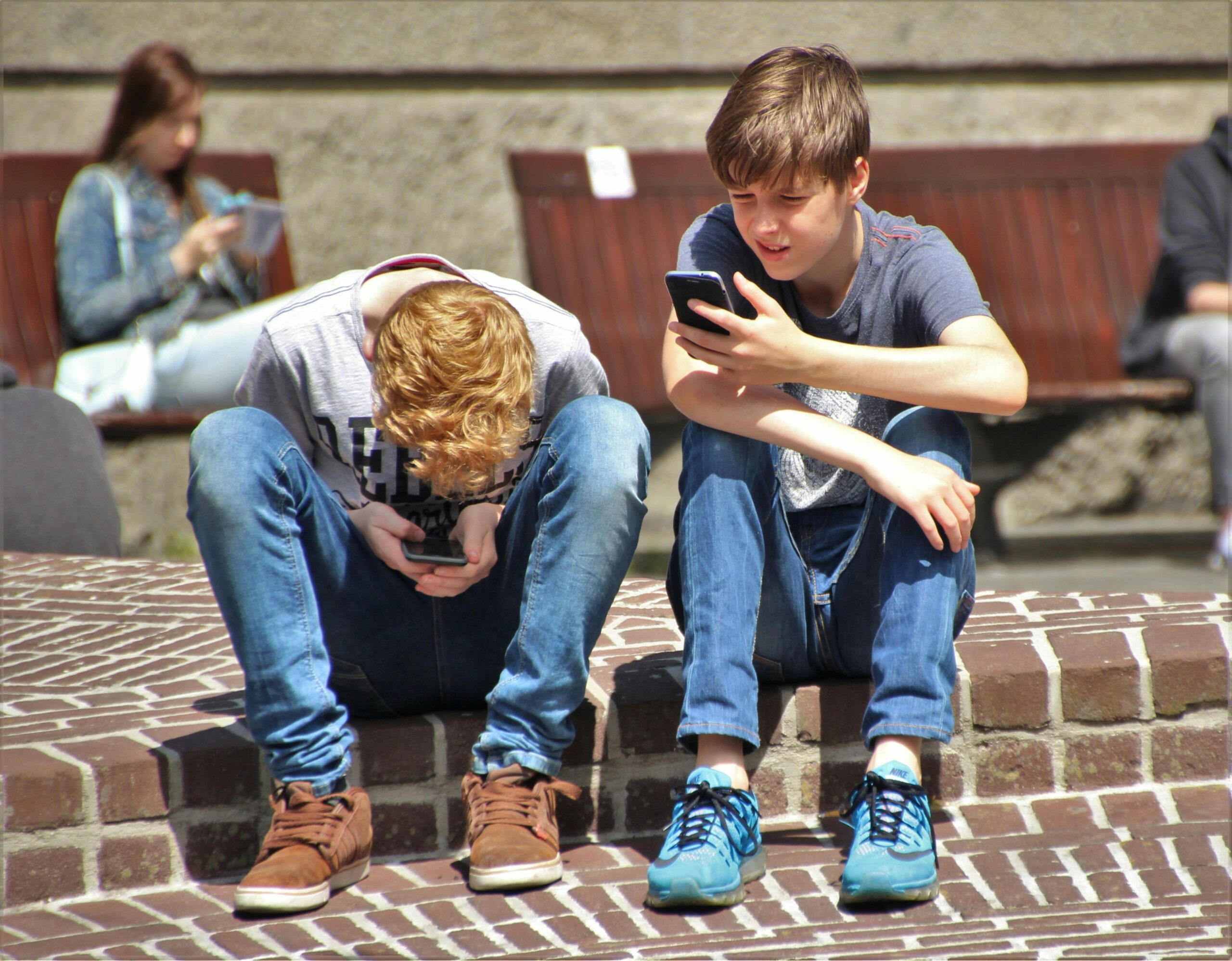 Farewell Distractions: A Groundbreaking Move Towards Banning Mobile Phones in Schools