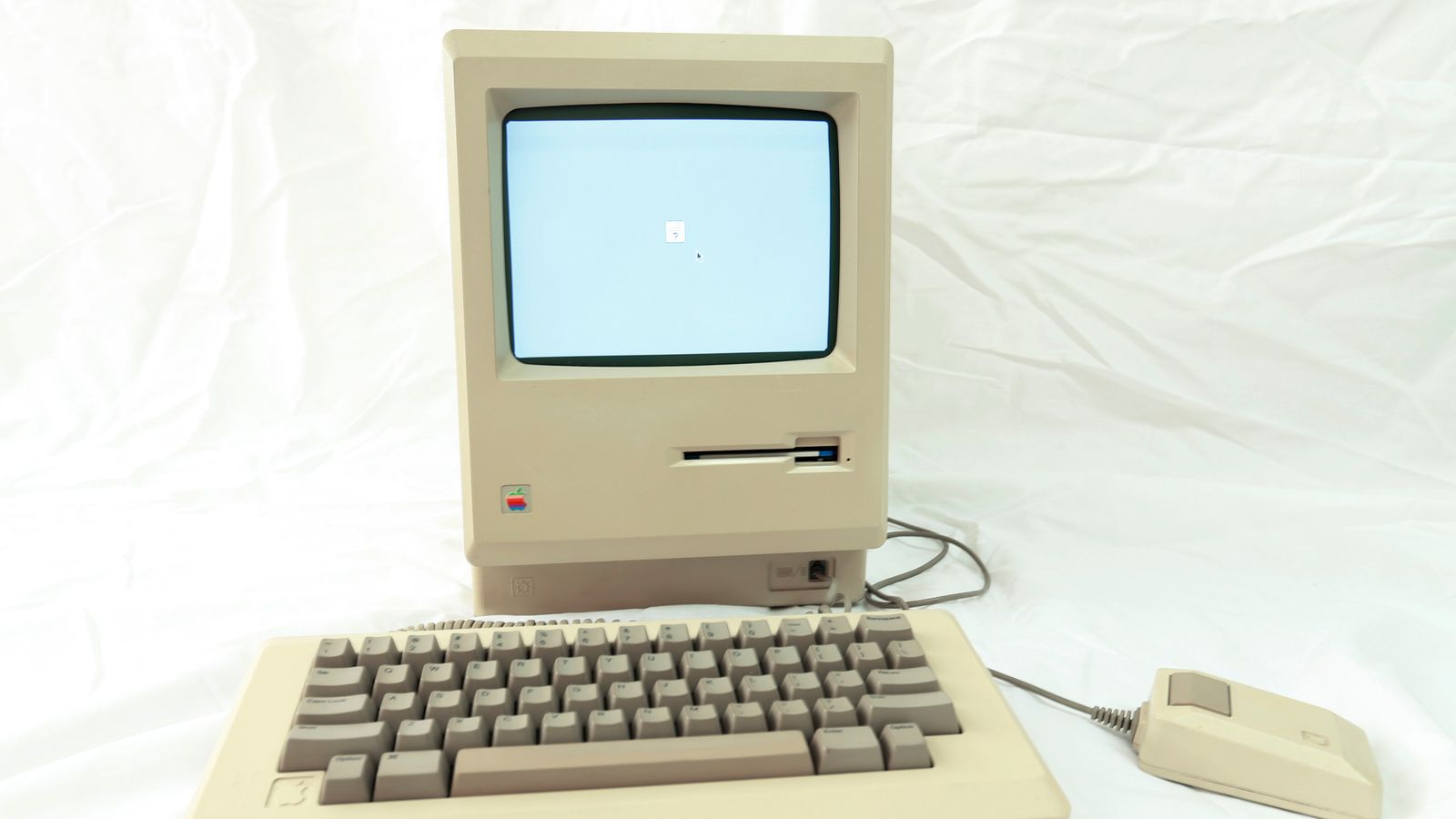 Unveiling the Game Changer: Apple’s Groundbreaking Macintosh Turns 40!